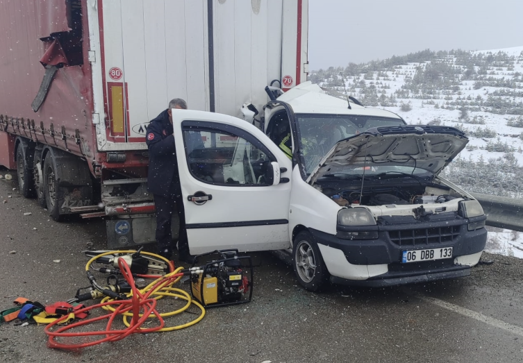 Erzurum'da feci kaza: 2 ölü, 9 yaralı